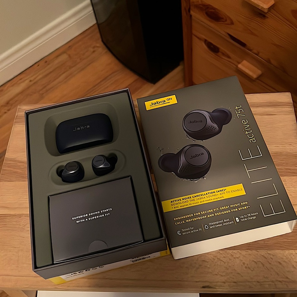 Jabra Elite Active 75t Navy in Box with all accessories like NEW!